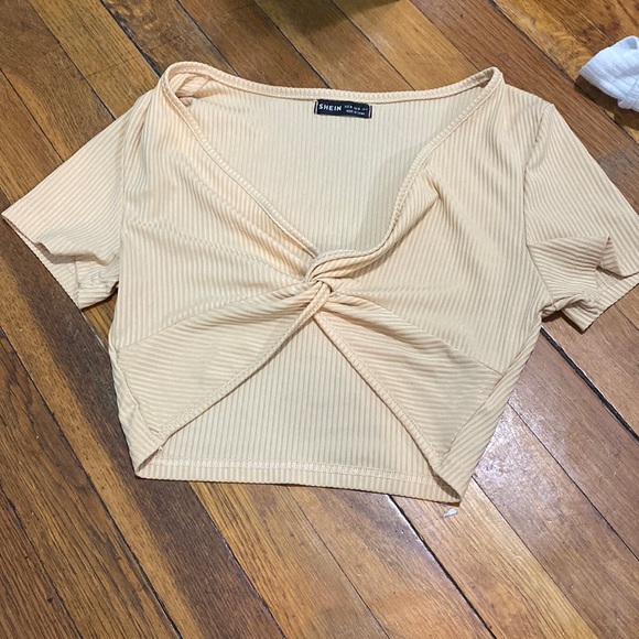 Tops - shien crop top